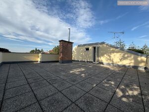 -Rooftop ruft: "Terrasse 73m2, Balkon 15 m2, die top sanierte Wohnung 85,48 m2!"