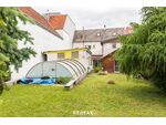 Einfamilienhaus mit Garten und Pool in zentraler Lage