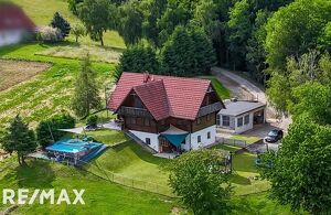 Geräumiges Wohnhaus im Landhausstil mit Blick auf die Riegersburg!