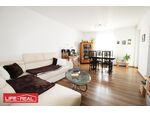Sanierte, gepflegte 3-Zimmer-Wohnung mit Loggia in generalüberholten Mehrparteienhaus