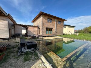 PREISREDUKTION! Autark leben im Lehm-Holz-Haus ? mit 30 kWp PV & Naturpool
