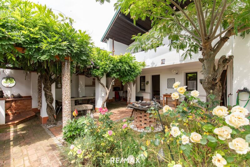Ihr Traum vom Landleben - massives Landhaus mit Wintergarten.