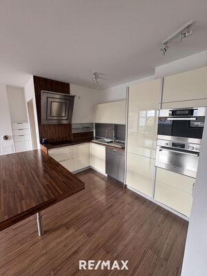 Geräumige 3-Zimmer Wohnung mit Loggia in zentraler Lage