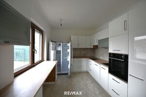 Hausetage im EG mit Garten und Garage zur Miete ***PROVISIONSFREI für den Mieter***