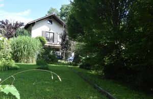 Wohnhaus mit Garten