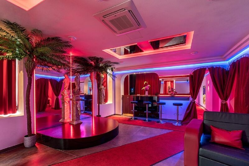 LUXUS STUDIO! SUCHT M&Auml;DCHEN