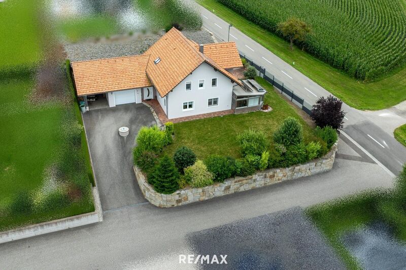 Wunderschönes Einfamilienhaus mit großem Garten und Pool
