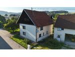 ***OPEN HOUSE, Freitag, 19. September von 13 - 15 Uhr*** Kompaktes Wohnhaus mit Stellplätzen und optionalem Nutzgrund