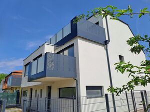 ELEGANTE DOPPELHAUSHÄLFTE - GROSSZÜGIG & HELL - GRÜNRUHELAGE - VOLL UNTERKELLERT