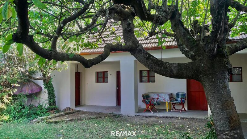 Charmantes, idyllisches Landhaus mit eigenem Ferienappartement und Raum für Ideen!