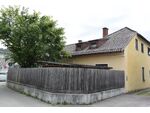 Wohnhaus mit Garten und Terrasse