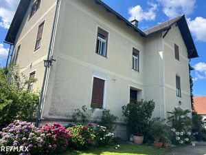 Doppelhaushälfte in herrschaftlichem Haus