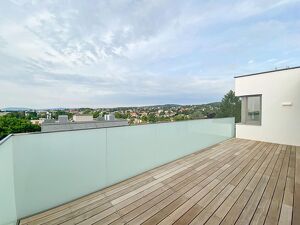 Penthouse mit Weitblick für gehobene Ansprüche // Pentzhouse with views for high demands //