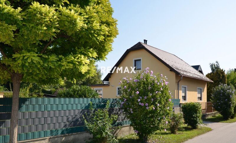 Klassisches Siedlungshaus mit 1400 m² Garten