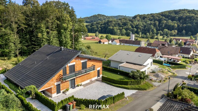 Hochkarätiges Mehrfamilienhaus im steirischen Thermen - und Vulkanland ? stilvolles Wohnen in Aussichtslage