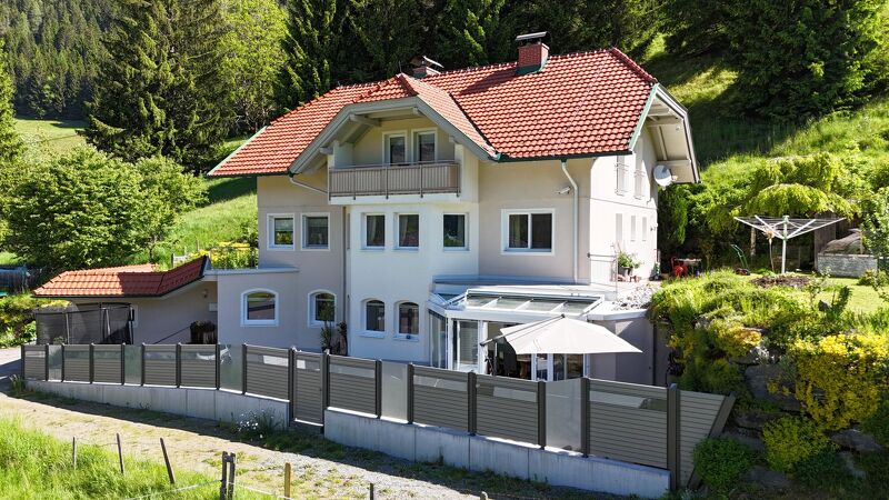 Top Zustand - Großes Landhaus mit Grünland und eigenen Trinkwasserquellen in ruhiger Panoramalage (