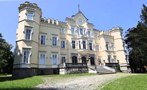 Herrschaftlich wohnen im Schloss Vogelsang!  Barrierefreie 2-Raum-Eigentumswohnung mit PKW-Abstellplatz