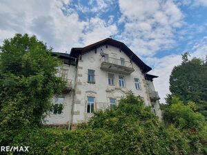 Charmante Villa mit großem Grundstück und Sanierungspotenzial in Unterkirchbach