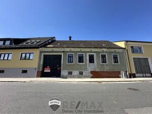 "Einfamilienhaus mit großem Grundstück in Schrattenberg"