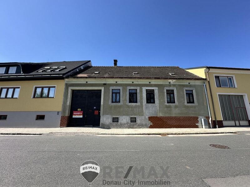 "Einfamilienhaus mit großem Grundstück in Schrattenberg"