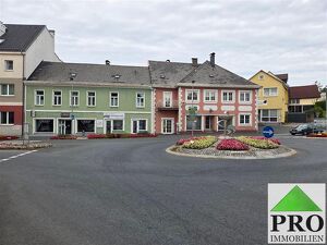 Mehrparteienhaus im Stadtzentrum Heidenreichstein gegenüber der Wasserburg
