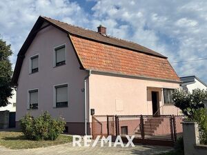 Einfamilienhaus mit geräumigen Scheune und viel Grünland!