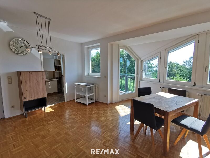 Charmante 2-Zimmer-Wohnung mit Balkon im Grünen