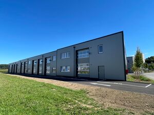 BEZUGSBEREIT! Betriebs-/ Produktions- oder Lagerhallen von 44 - 224 m² Fläche im BUSINESS PARK REGAU zum Sofortbezug (Top 06a)