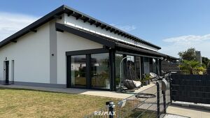 Neuwertige Doppelhaushälfte in ruhiger Ortsrandlage