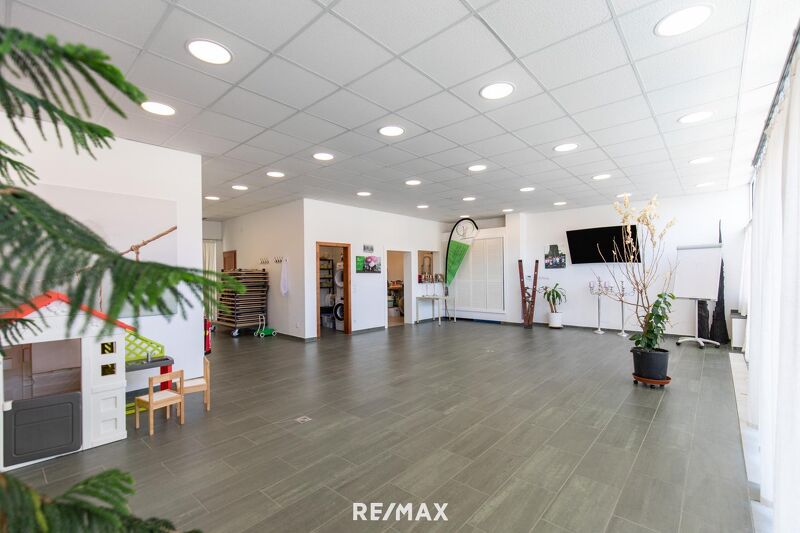 Vielseitiges Anwesen mit Wohn- und Geschäftshaus, Nebengebäuden & großzügigem Garten