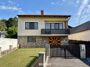 Einfamilienhaus mit großem Grund