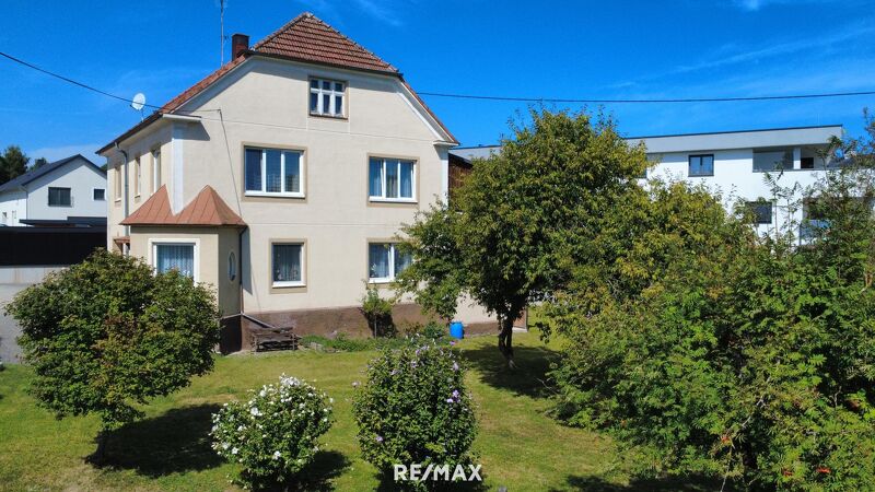 Einfamilienhaus mit viel Platz und großem Grundstück