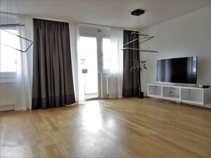 DACHGESCHOSS - HELLES 3 ZIMMER APARTMENT MIT BALKON