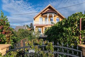 "Für Ein oder zwei Familien - Haus mit Eleganz"
