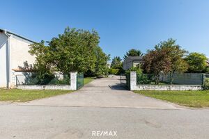 Vielseitiges Anwesen mit Wohn- und Geschäftshaus, Nebengebäuden & großzügigem Garten