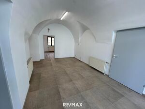 Repräsentatives Geschäftslokal am Hauptplatz von Laa an der Thaya ? hell, großzügig & vielseitig nutzbar
