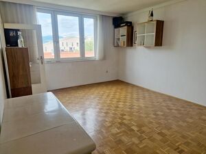 2,5-Zimmer-Wohnung mit Loggia und Potenzial - Nähe FH