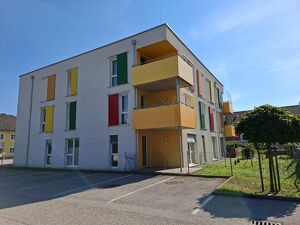 *** Luftenberg/Statzing: Ger&auml;umige 2-Zimmer-Wohnung mit Balkon, Tiefgaragenplatz und Parkplatz im Freien zu vermieten