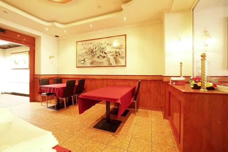 Sch&ouml;nes Bautr&auml;gerobjekt Nahe U1 Rennbahnweg