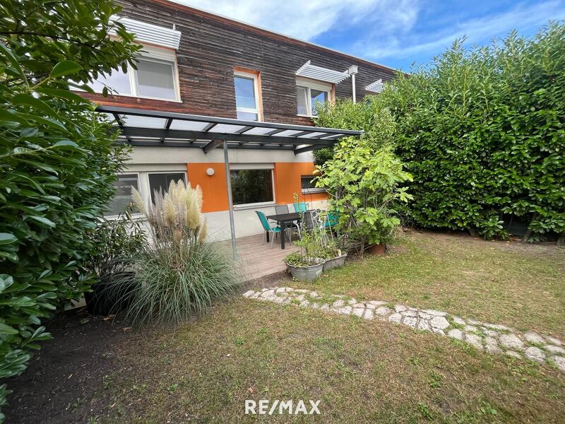 Modernisiertes wunderschönes Reihenhaus mit überdachter Terrasse und Garten