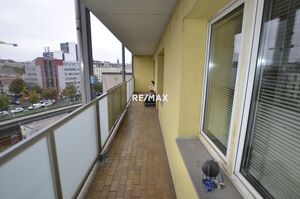Sanierungsbedürftige 2-Zimmer Wohnung mit sonniger Loggia