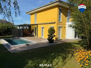 Wohnhaus mit Pool in ruhiger Siedlungsrandlage!