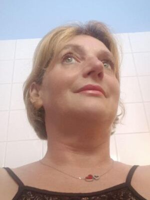 Gebundene Frau - braucht SEX  !