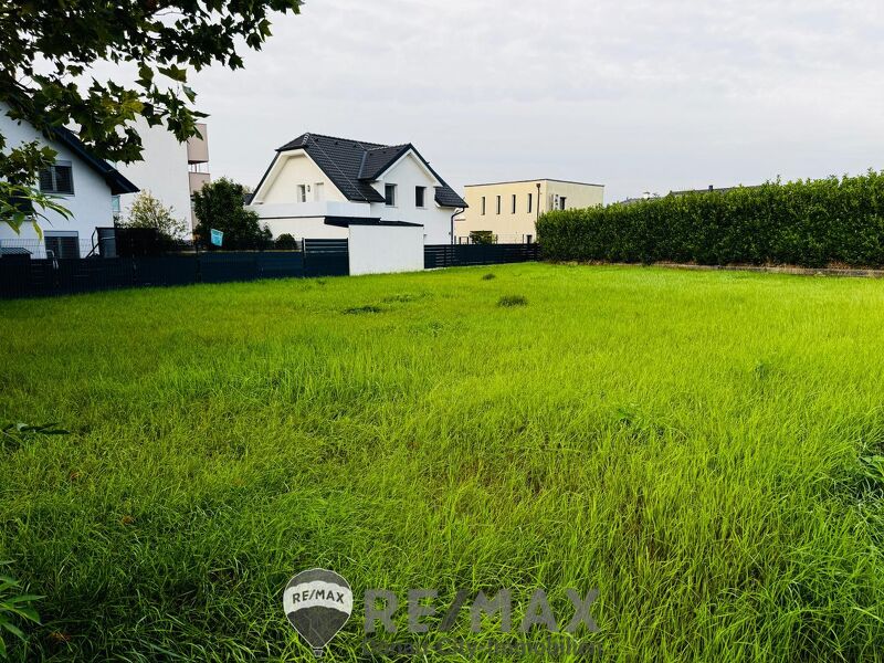 "Sonnige Westlage im Herzen von Biedermannsdorf: 800?m² Eckgrundstück!"