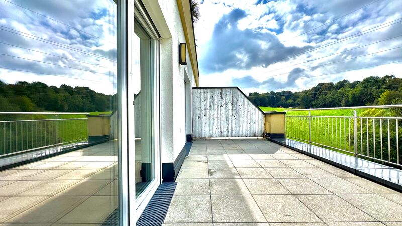 Helle 2-Zimmer Wohnung mit gro&szlig;er Terrasse und beeindruckenden Panoramablick