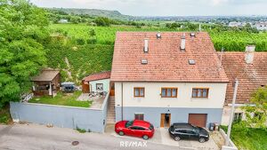 Wohnen in Krems: Gepflegtes Haus mit Garten und Garage