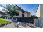 Vollkomfort Einfamilienhaus mit Pool, Sonnenterrasse und großem Garten