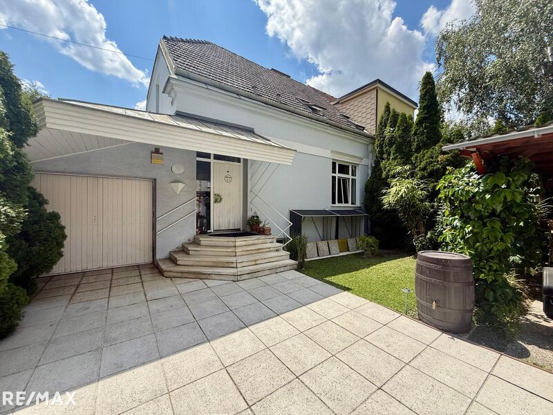 Stilvolles Einfamilienhaus mit Indoor-Pool, Sauna & Garten