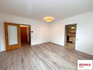 Schnäppchen: Sehr helle Wohnung in Hollabrunn