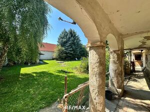 Sanierungsbedürftiger Bauernhof mit großem Grundstück, Stallungen und Stadl ? ländlicher Charme mit viel Potential!